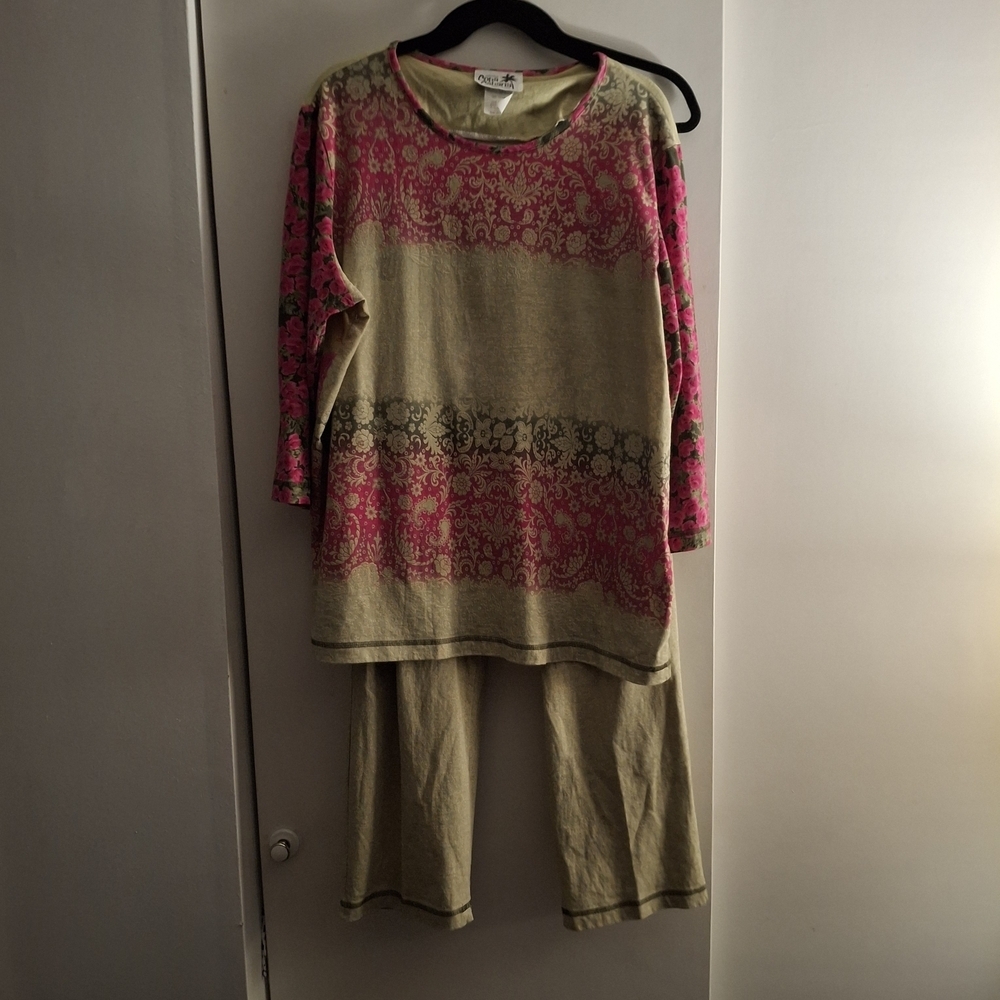 Copa Cabana Women's Pink and Green Loungewear Set